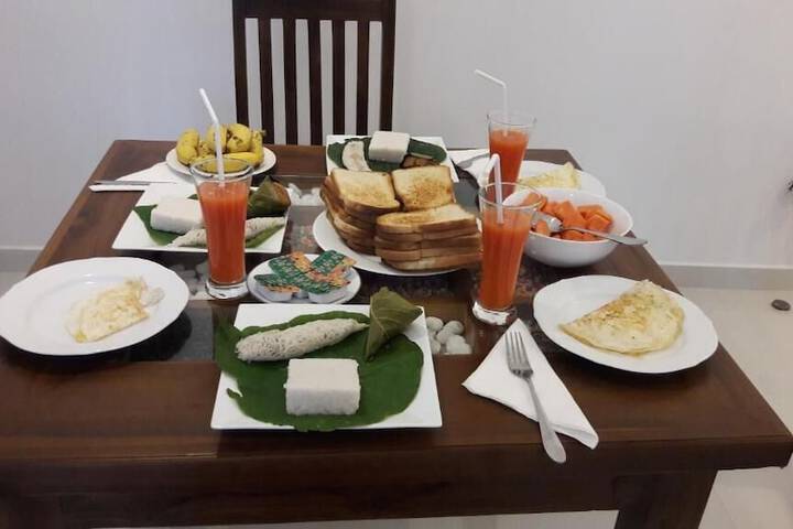 Dining 33 of 55