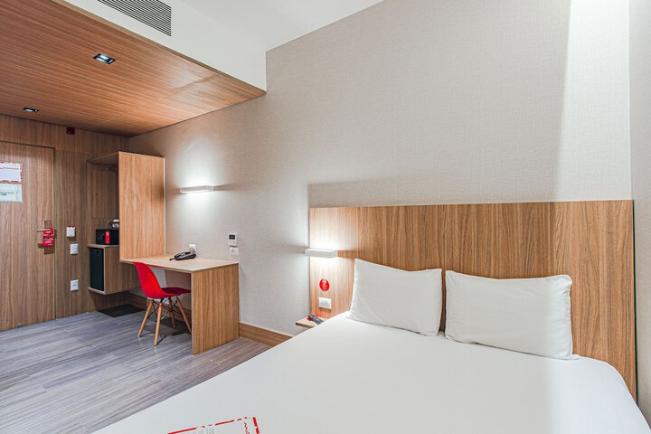 Room 10 of 37