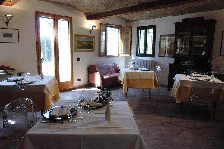 Dining 8 of 10