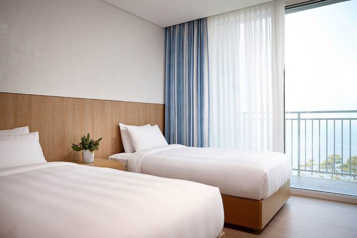 Room 35 of 181