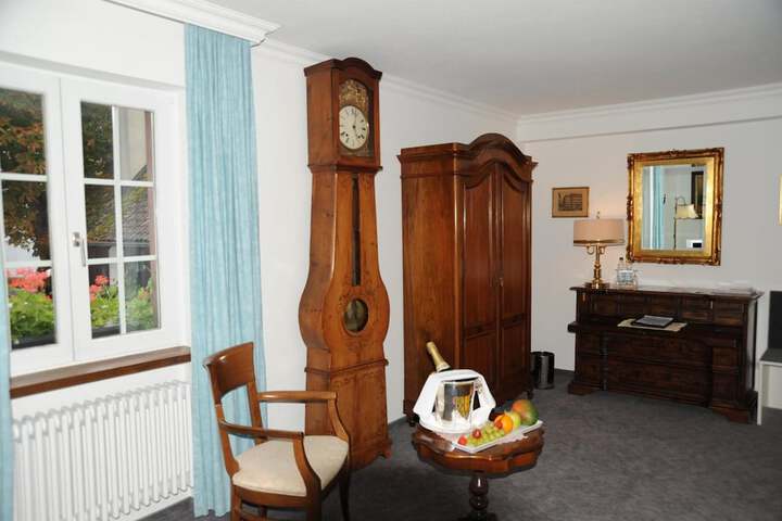 Room 27 of 46