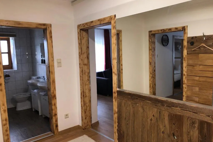 Room 6 of 8