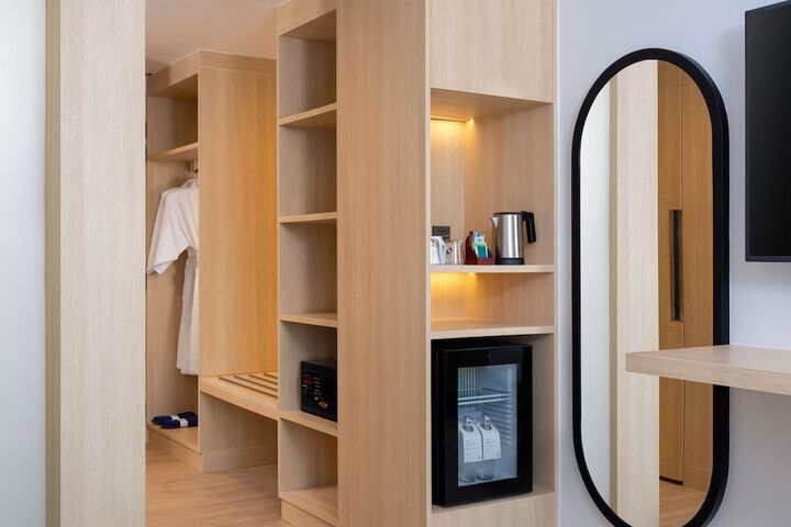 Room 13 of 87