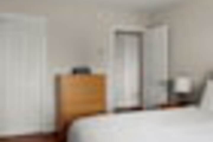 Room 26 of 141