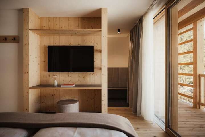 Room 12 of 36
