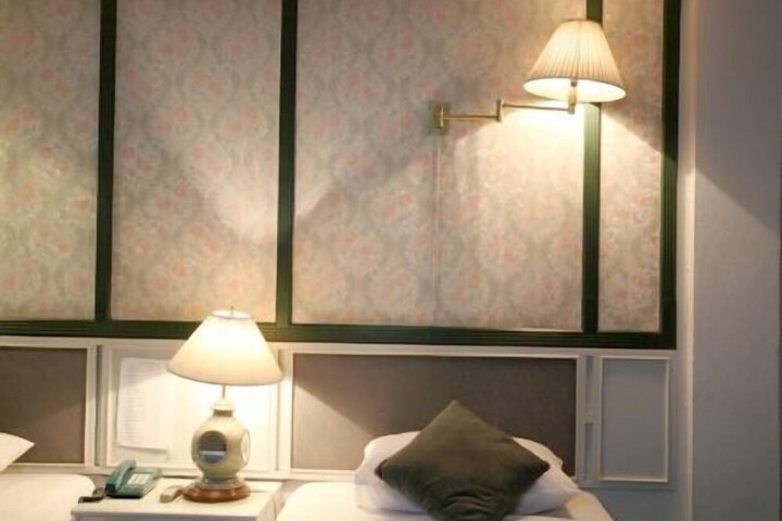 Room 21 of 44