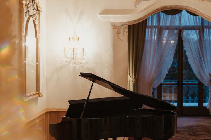 Room 16 of 28
