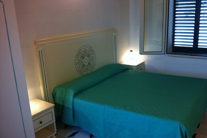 Room 28 of 107