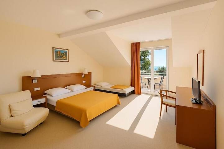 Room 6 of 22