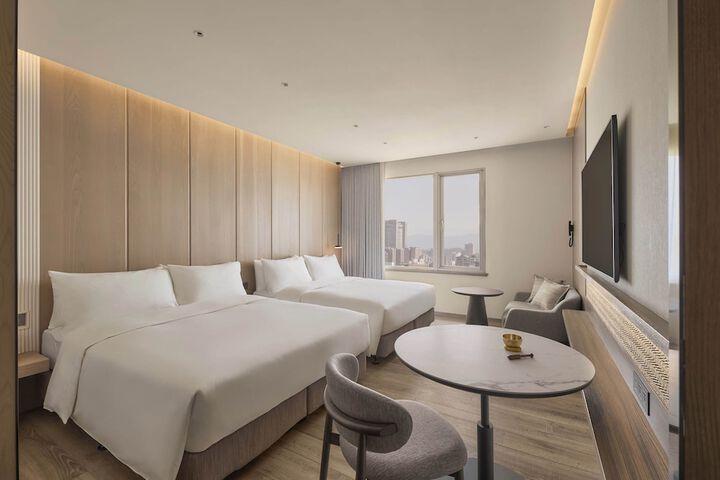Room 4 of 62