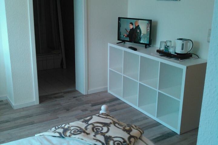 Room 10 of 35