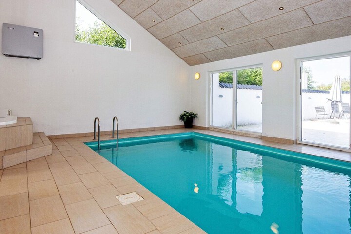Pool 25 of 50