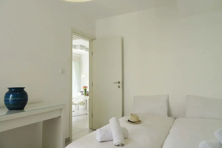 Room 4 of 20