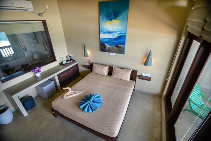 Room 10 of 77