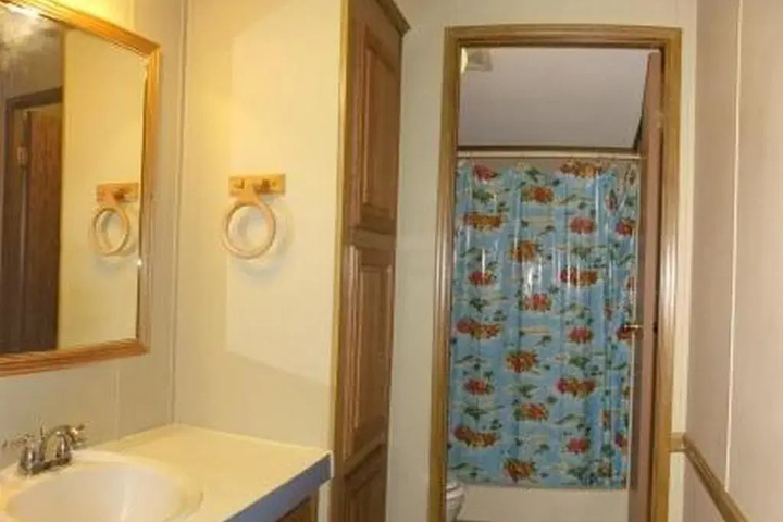 Room 6 of 13