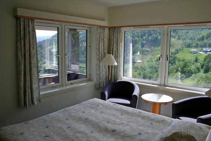 Room 16 of 48