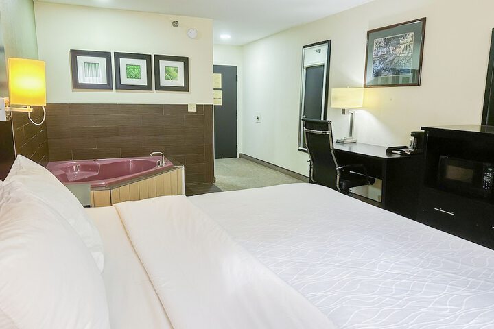1 King Bed (13 of 34)
