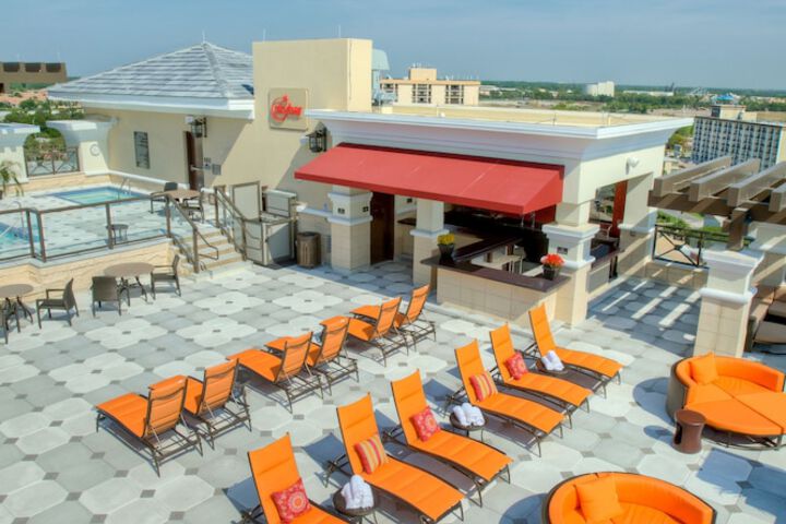 Poolside bar