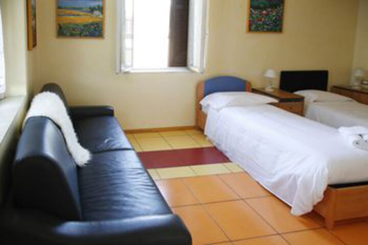 Room 14 of 37