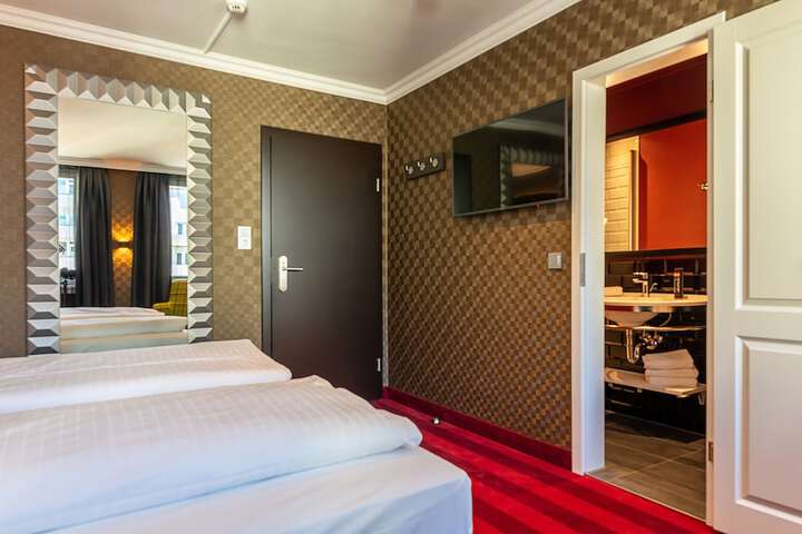 Room 15 of 101