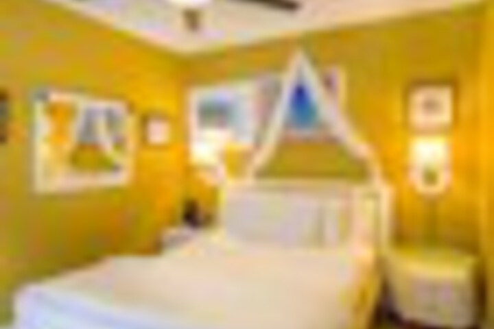 Room 53 of 192