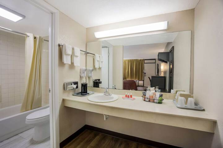 Room 21 of 36