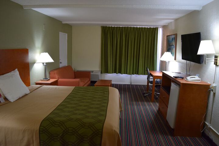 1 King Bed (9 of 17)