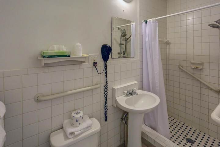 Room 32 of 57