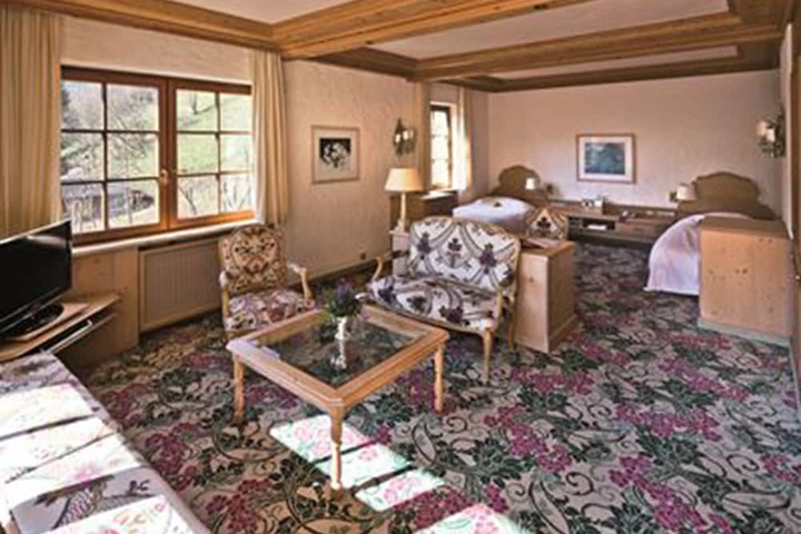 Room 14 of 33