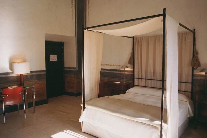 Room 8 of 43