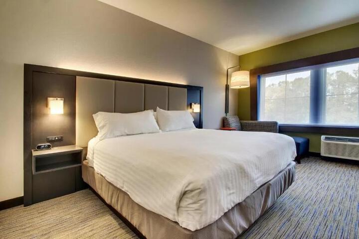 1 King Bed (7 of 12)