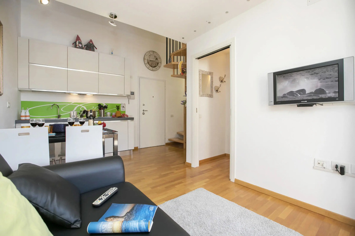 Room 4 of 18