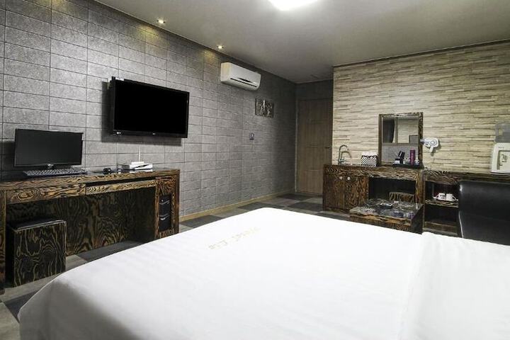 Room 47 of 57