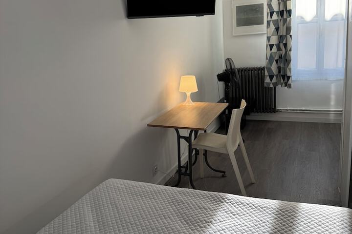 Room 11 of 34