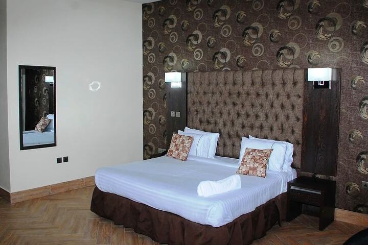 Room 3 of 13