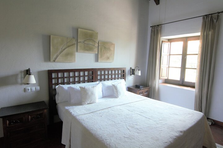 Room 8 of 98