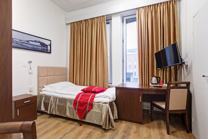 Room 8 of 36