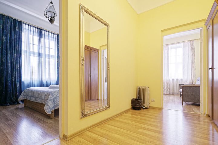 Room 45 of 272