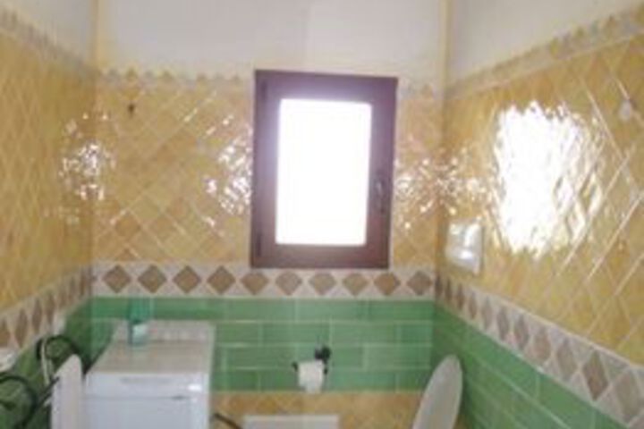 Room 4 of 32