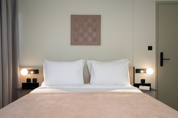 Room 2 of 63