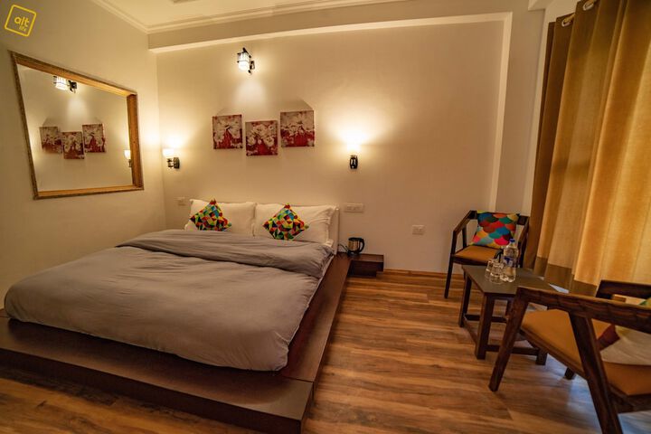 Room 7 of 80