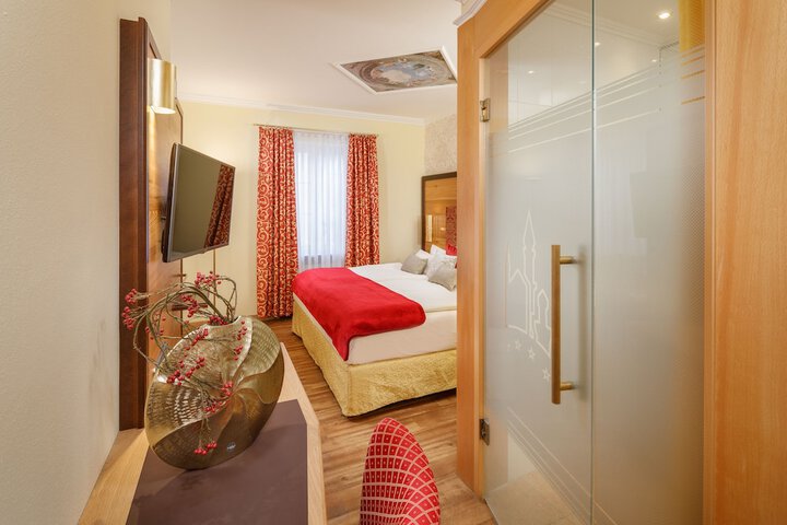 Room 25 of 158
