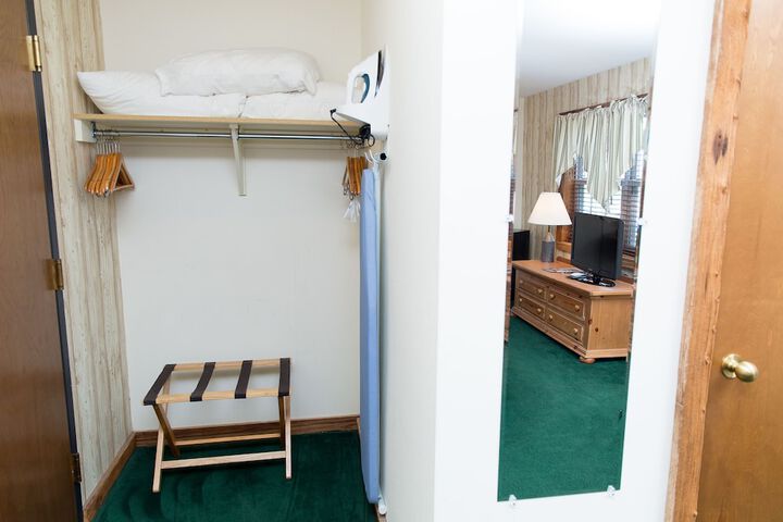 2 Queen Beds Refrigerator WiFi Continental Breakfast (5 of 7)