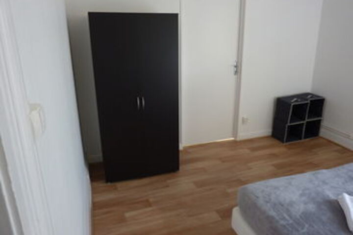 Room 8 of 17