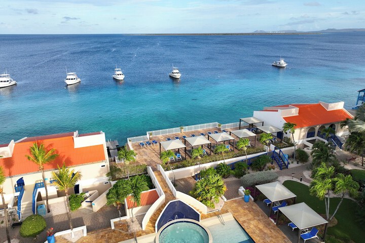 Pool Hotel