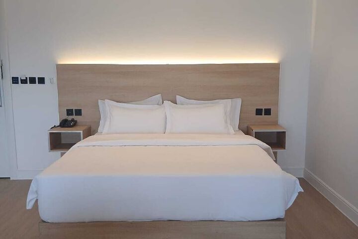 Room 7 of 28