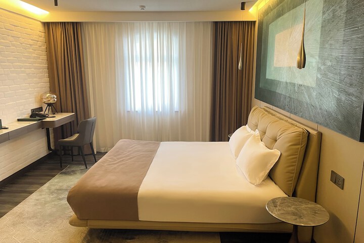 Room 37 of 74