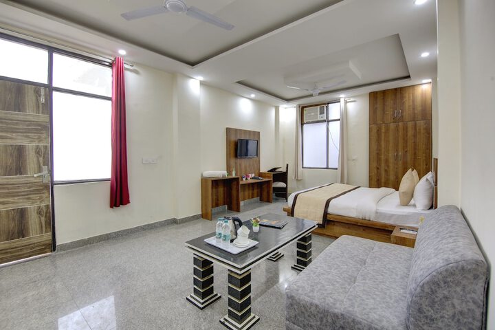 Room 7 of 16