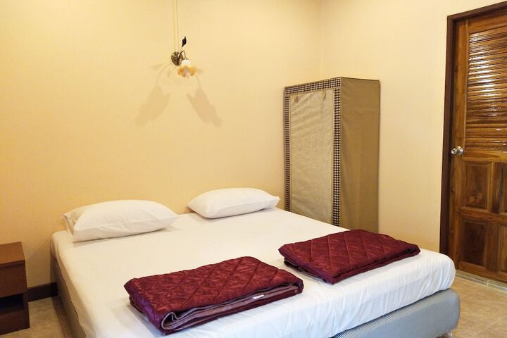 Room 11 of 16