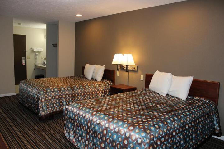 1 King Bed Accessible (10 of 11)